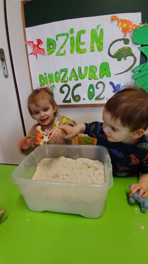 Dzien-dinozaura-22d37b81d765e00a29.jpg